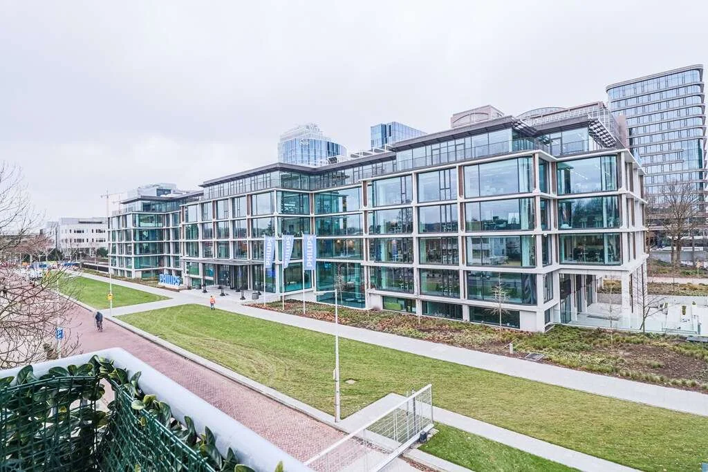 geblurde versie van de foto als achtergrond