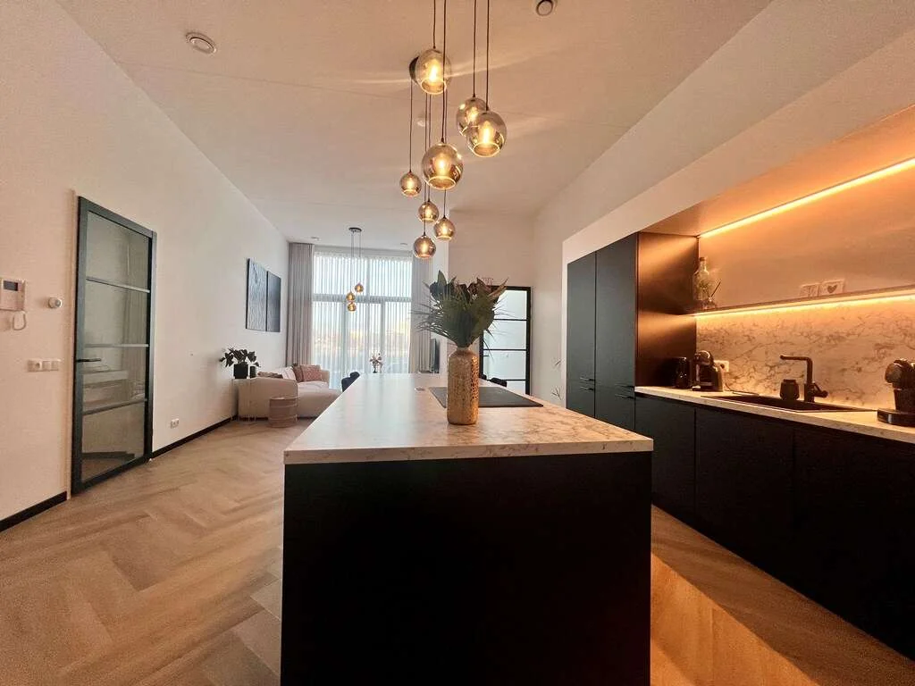 geblurde versie van de foto als achtergrond