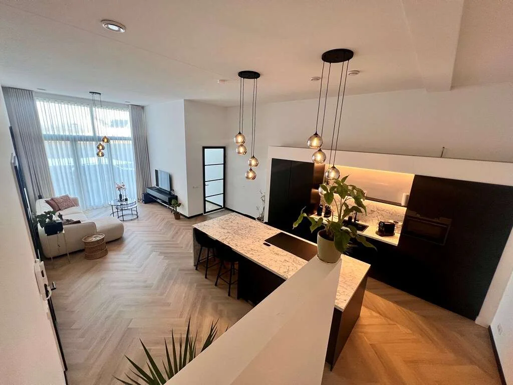 geblurde versie van de foto als achtergrond