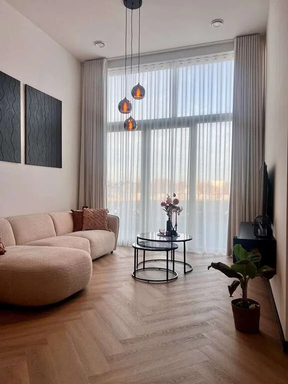 geblurde versie van de foto als achtergrond