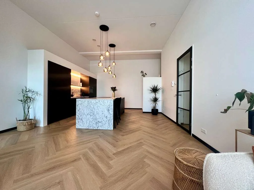 geblurde versie van de foto als achtergrond