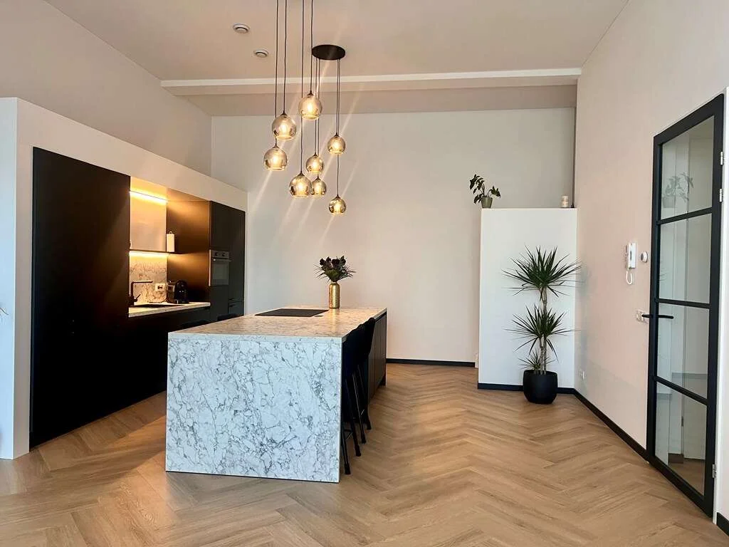 geblurde versie van de foto als achtergrond