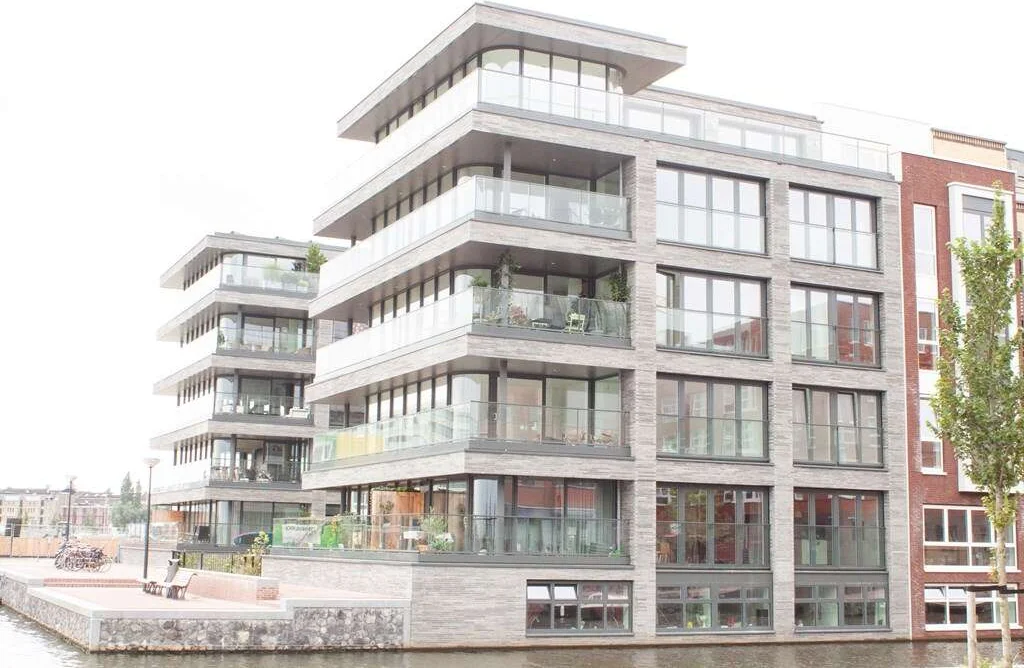 geblurde versie van de foto als achtergrond