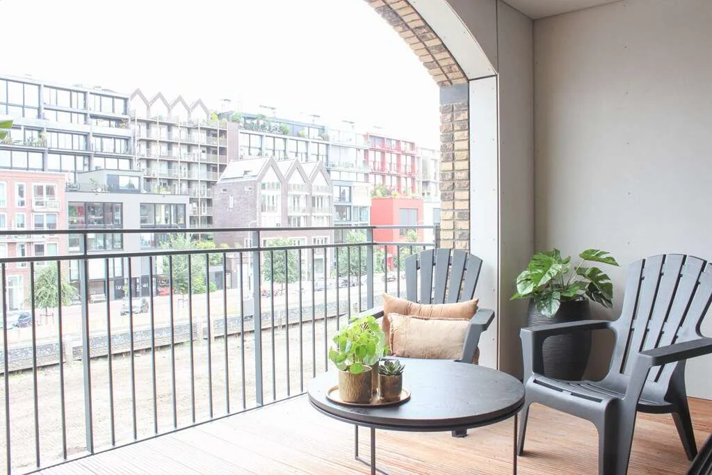 geblurde versie van de foto als achtergrond