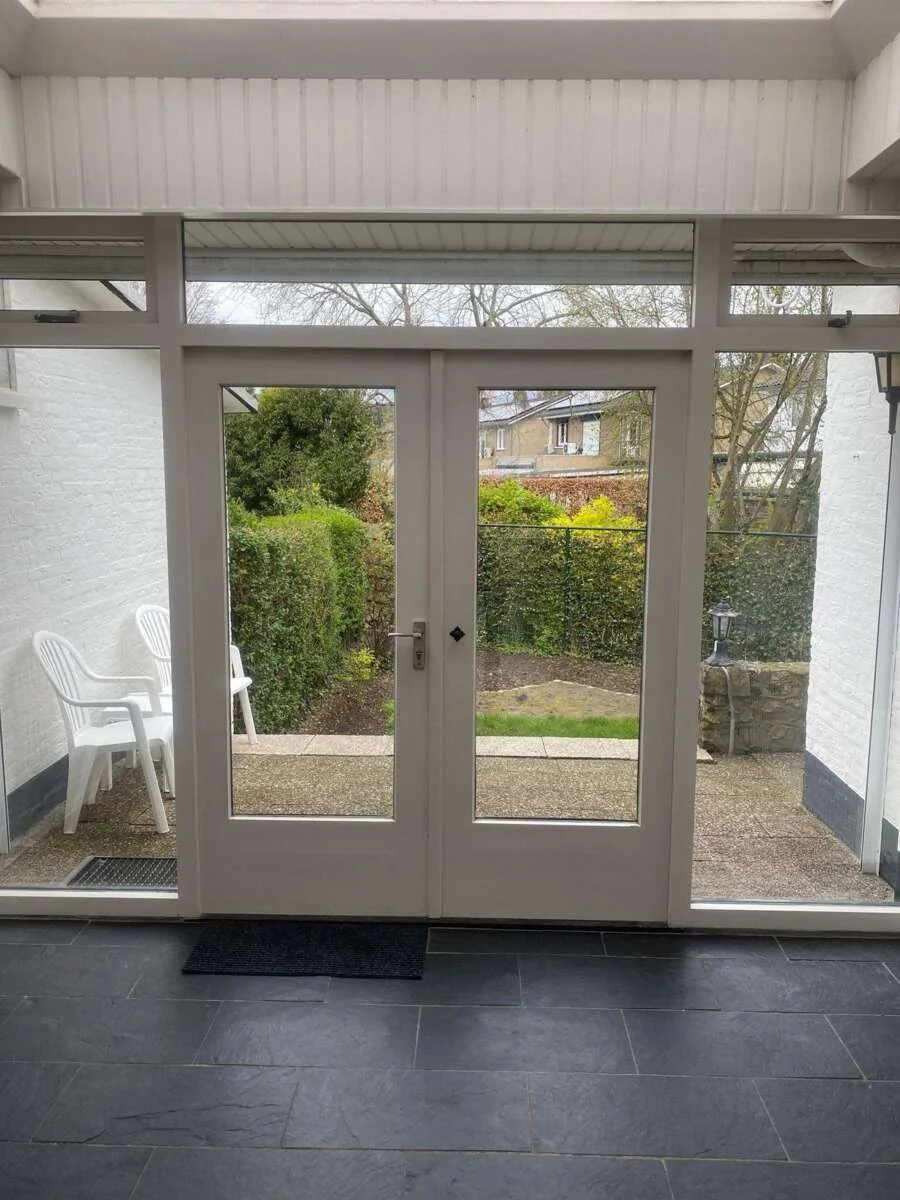 geblurde versie van de foto als achtergrond