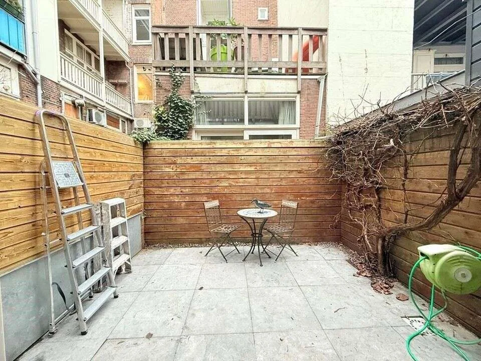 geblurde versie van de foto als achtergrond