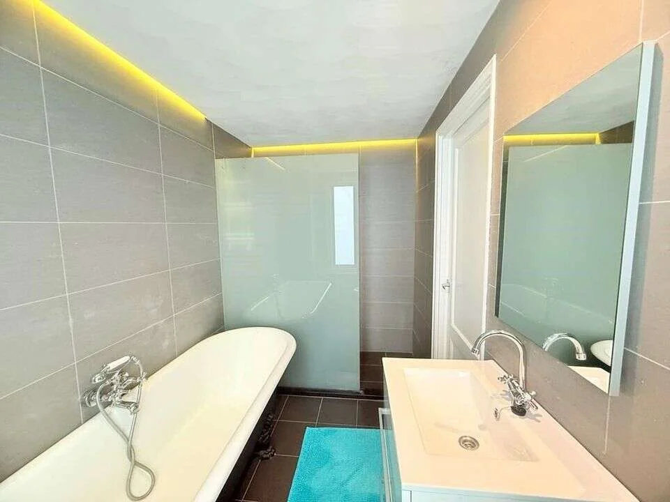 geblurde versie van de foto als achtergrond