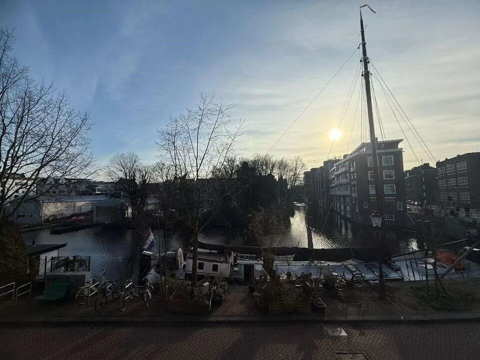 geblurde versie van de foto als achtergrond