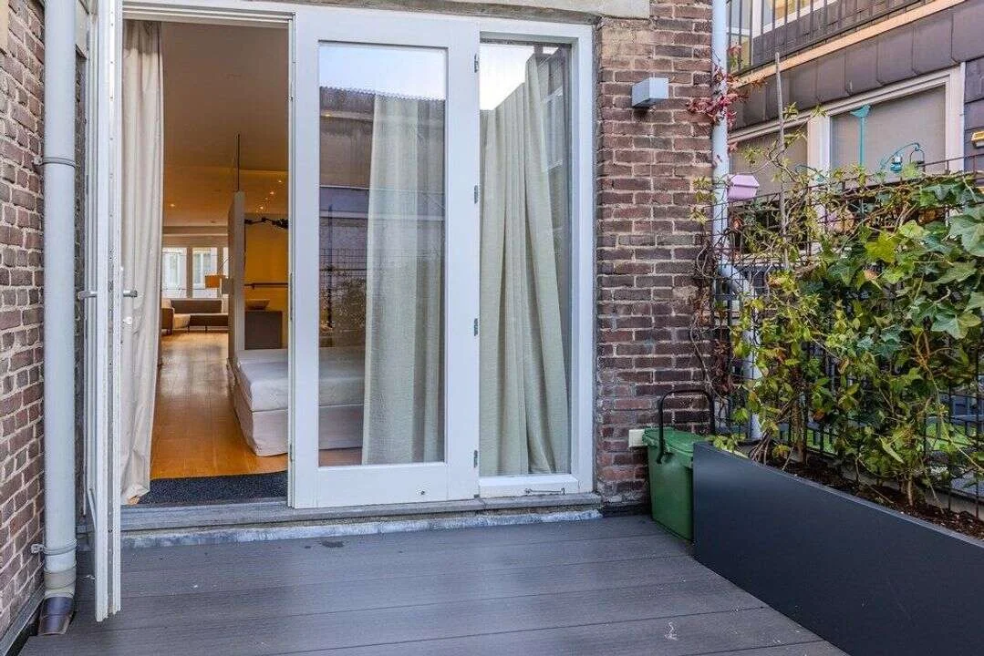 geblurde versie van de foto als achtergrond