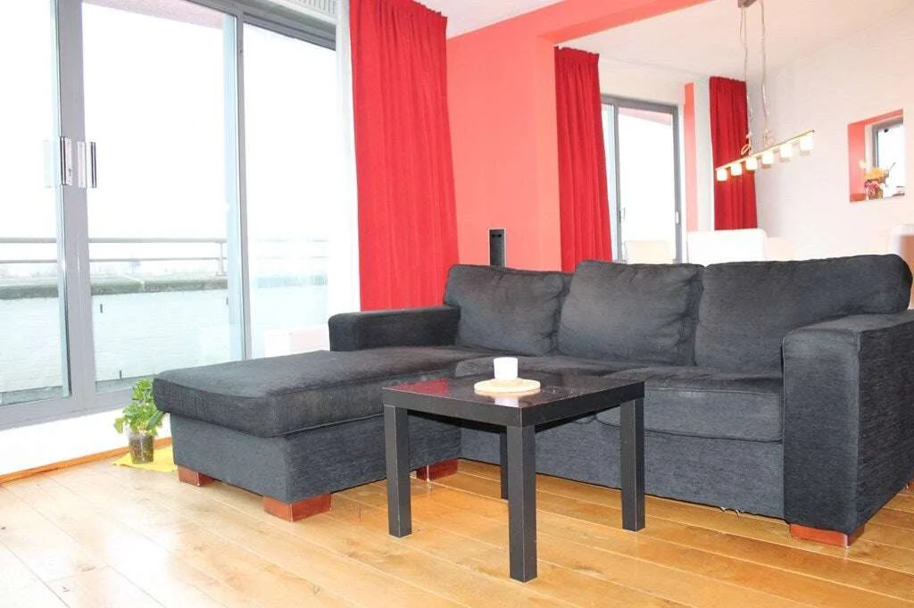 geblurde versie van de foto als achtergrond