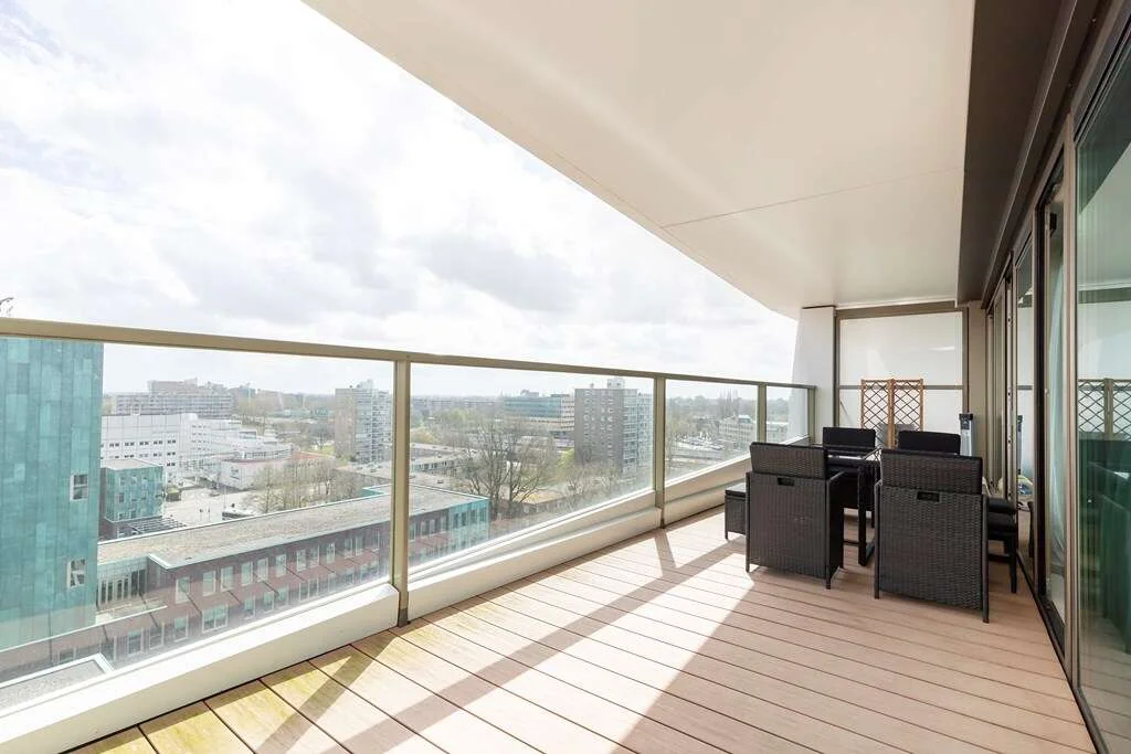 geblurde versie van de foto als achtergrond