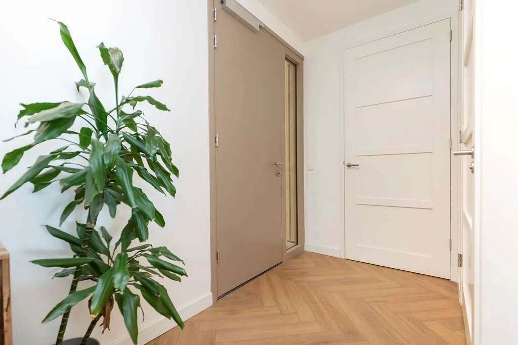 geblurde versie van de foto als achtergrond