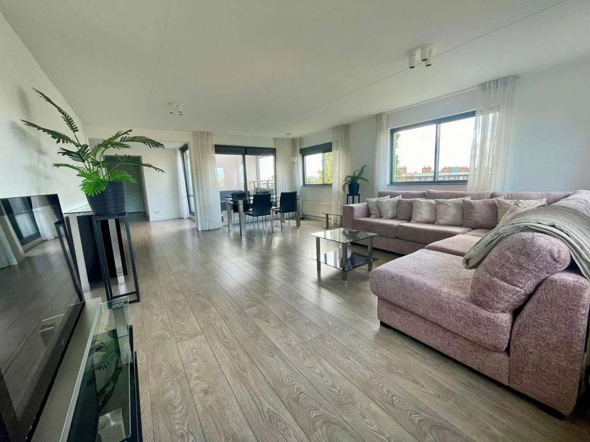 geblurde versie van de foto als achtergrond