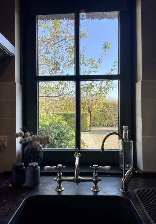 geblurde versie van de foto als achtergrond