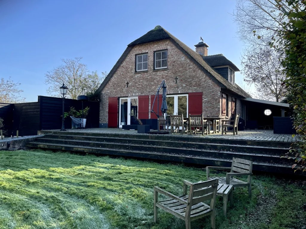 geblurde versie van de foto als achtergrond