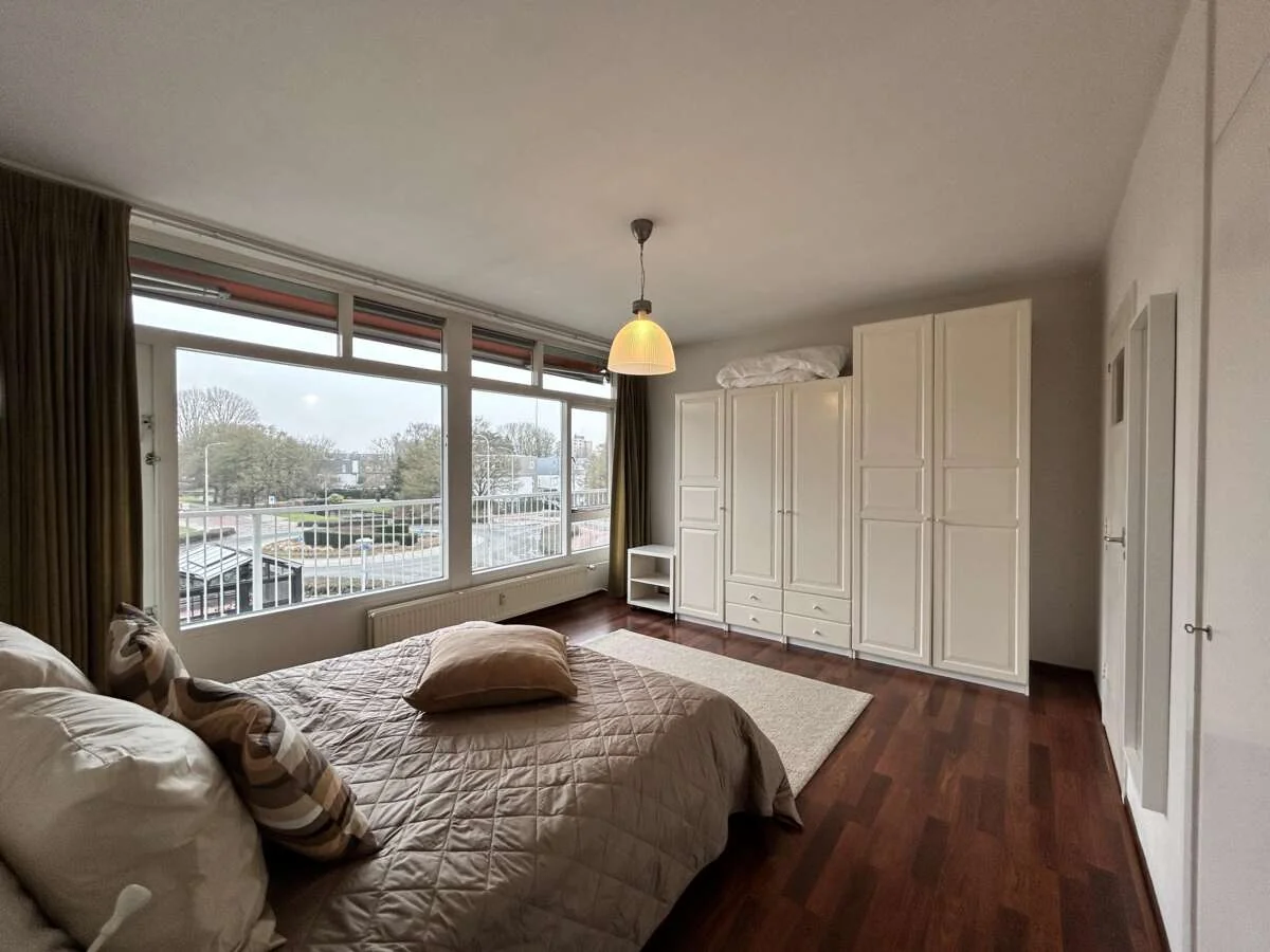 geblurde versie van de foto als achtergrond