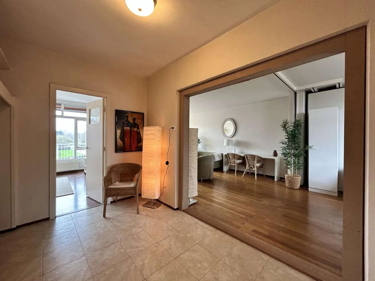 geblurde versie van de foto als achtergrond