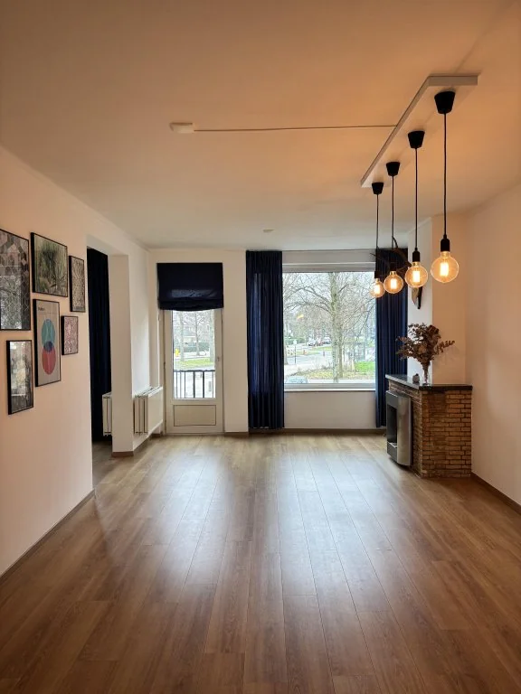 geblurde versie van de foto als achtergrond