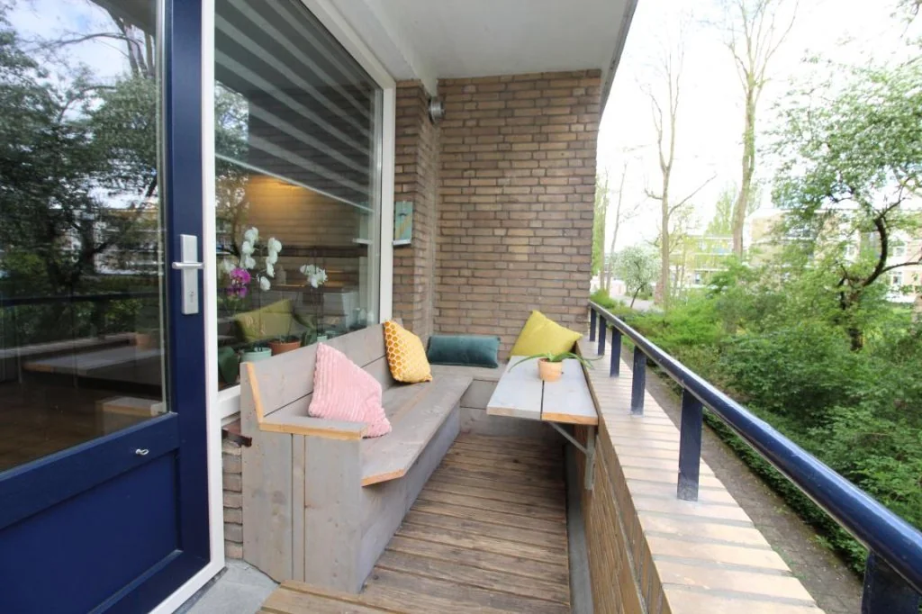 geblurde versie van de foto als achtergrond