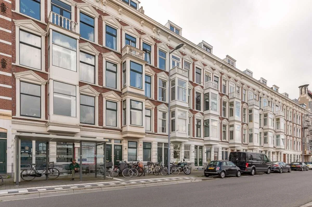 geblurde versie van de foto als achtergrond