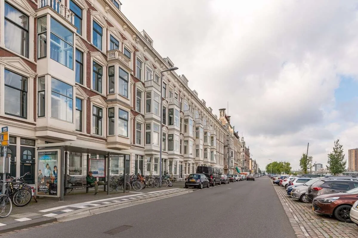 geblurde versie van de foto als achtergrond