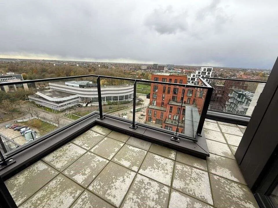 geblurde versie van de foto als achtergrond