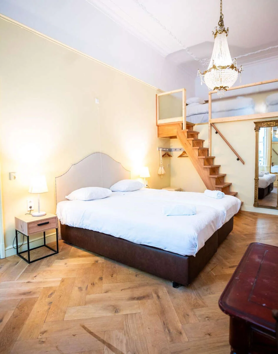 geblurde versie van de foto als achtergrond