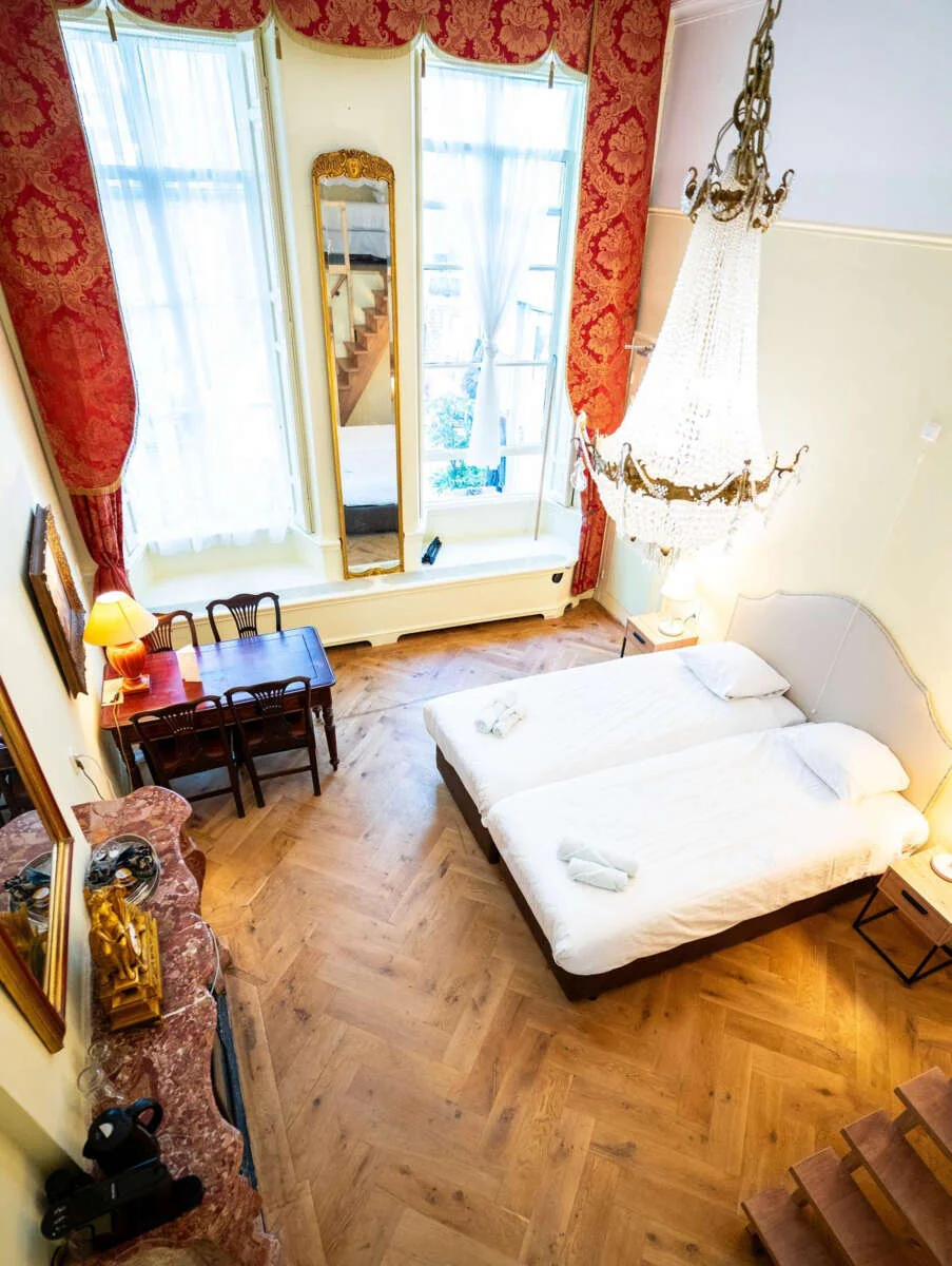 geblurde versie van de foto als achtergrond