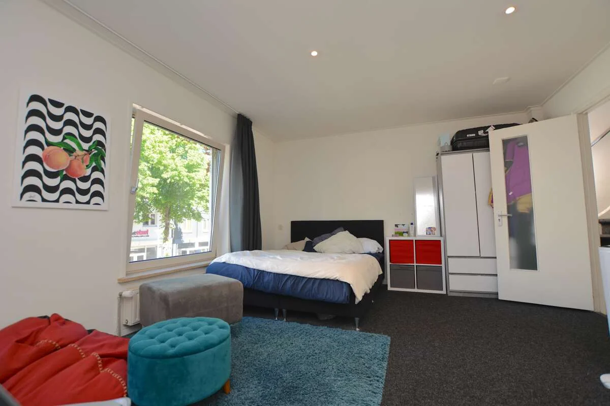 geblurde versie van de foto als achtergrond