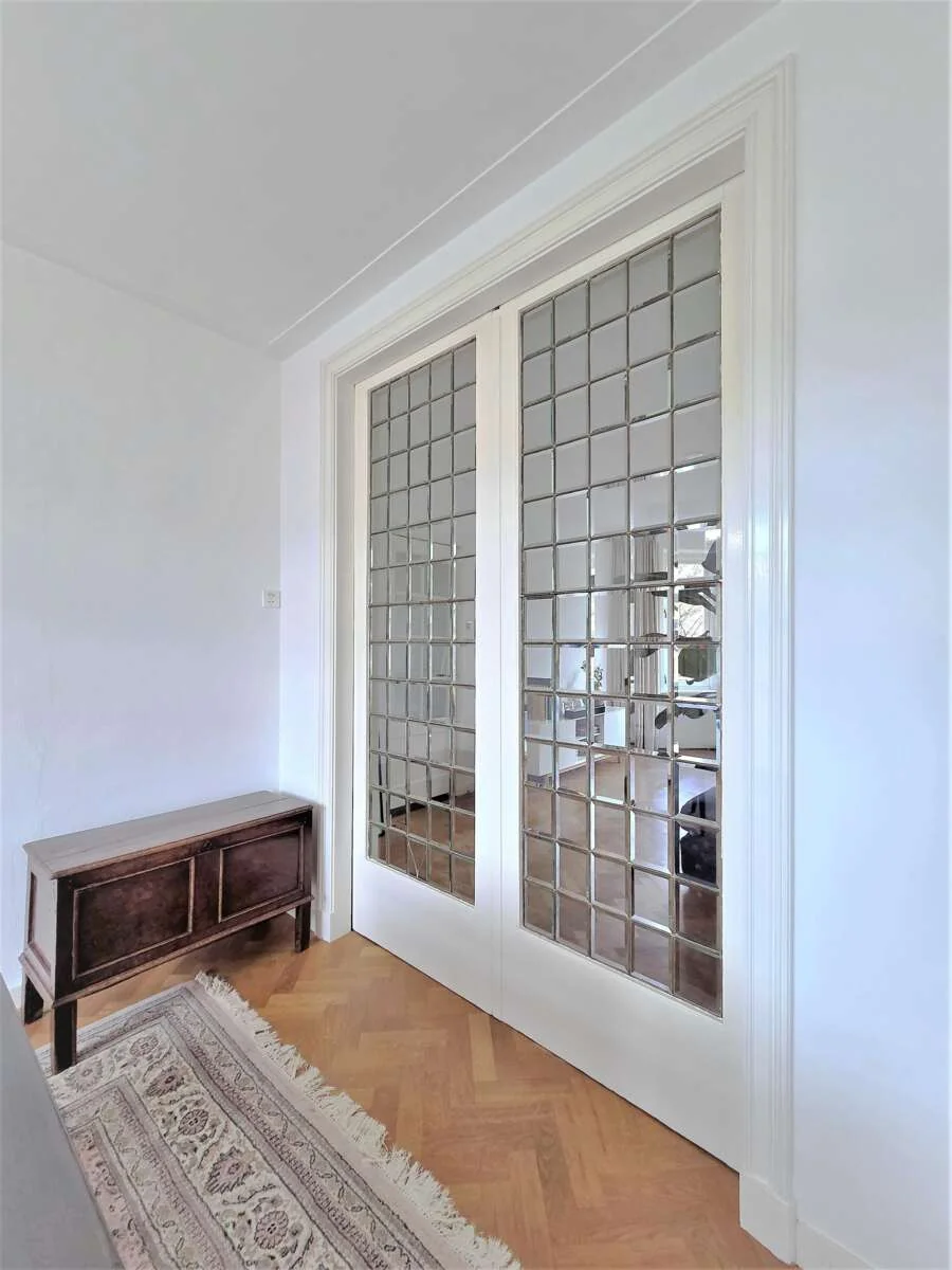 geblurde versie van de foto als achtergrond