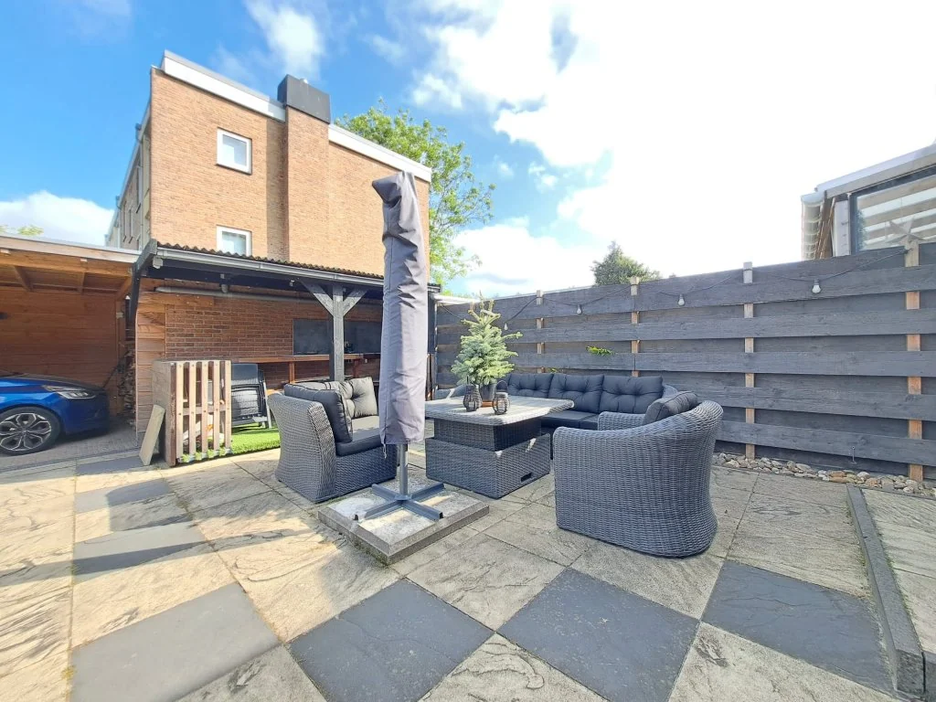 geblurde versie van de foto als achtergrond