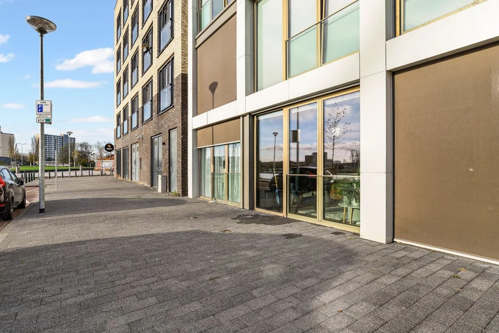 geblurde versie van de foto als achtergrond