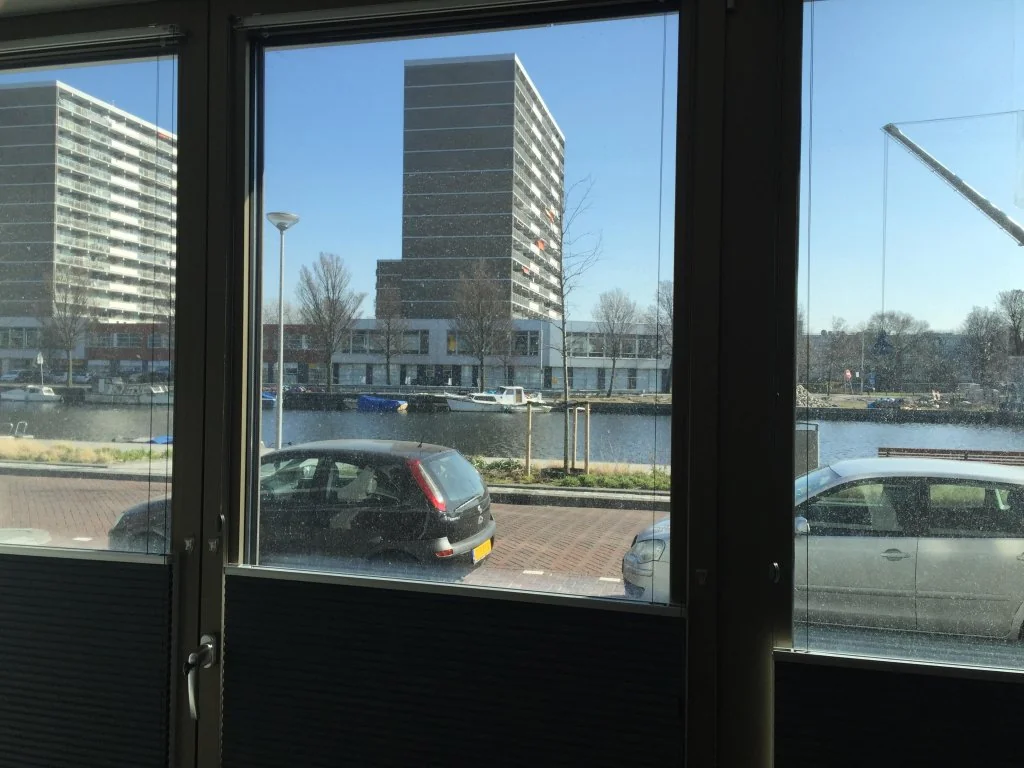 geblurde versie van de foto als achtergrond