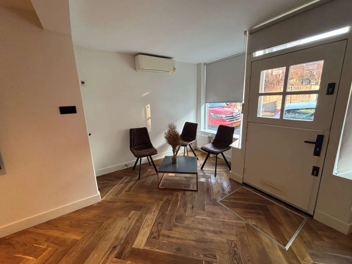 geblurde versie van de foto als achtergrond