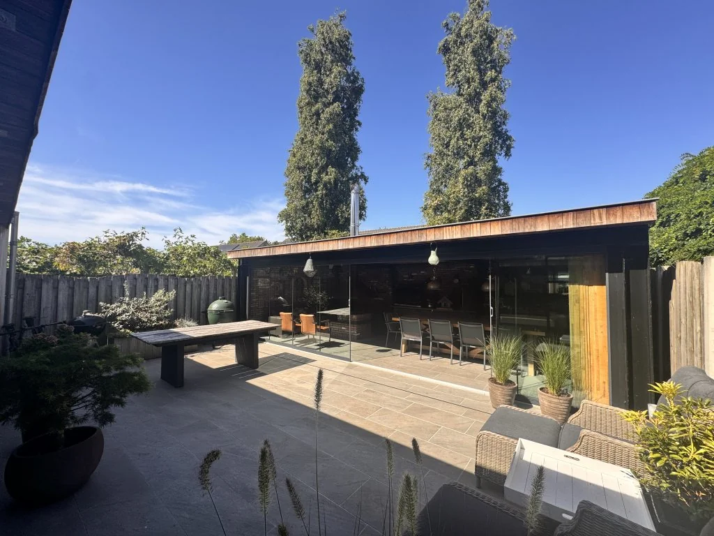 geblurde versie van de foto als achtergrond