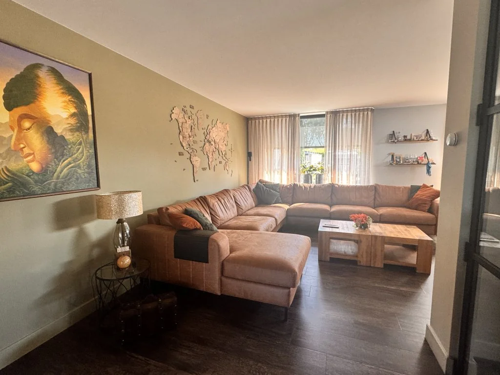 geblurde versie van de foto als achtergrond