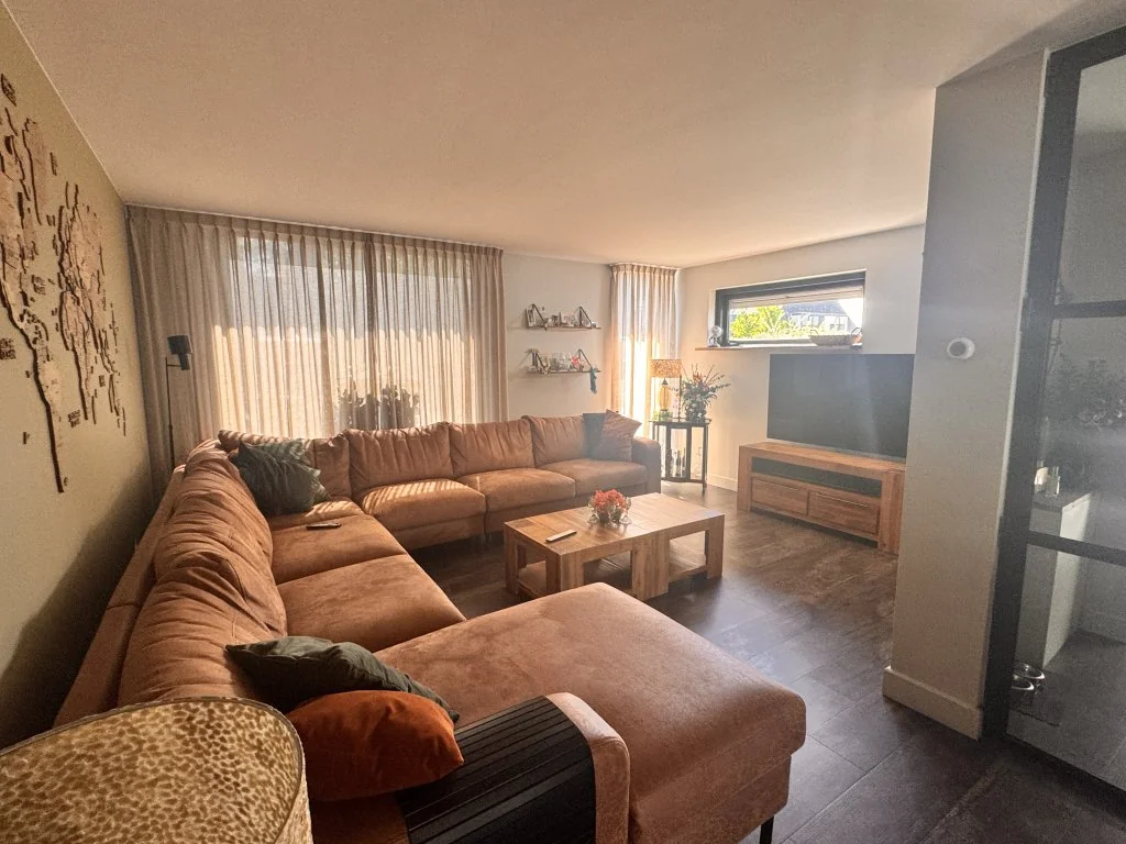 geblurde versie van de foto als achtergrond