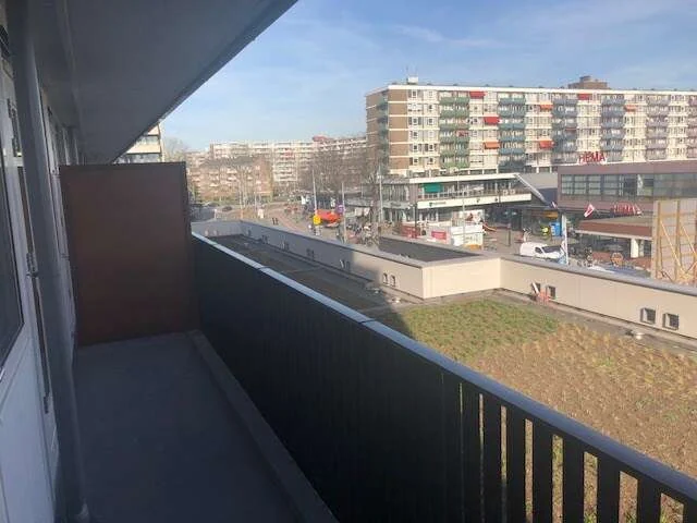 geblurde versie van de foto als achtergrond