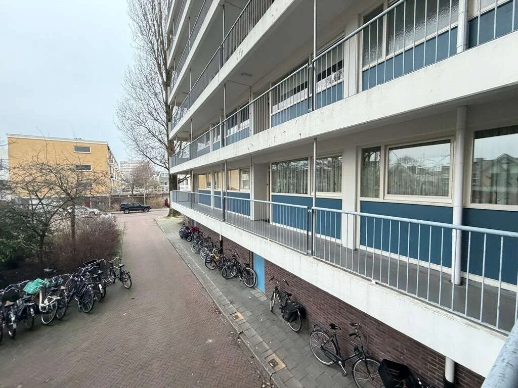 geblurde versie van de foto als achtergrond