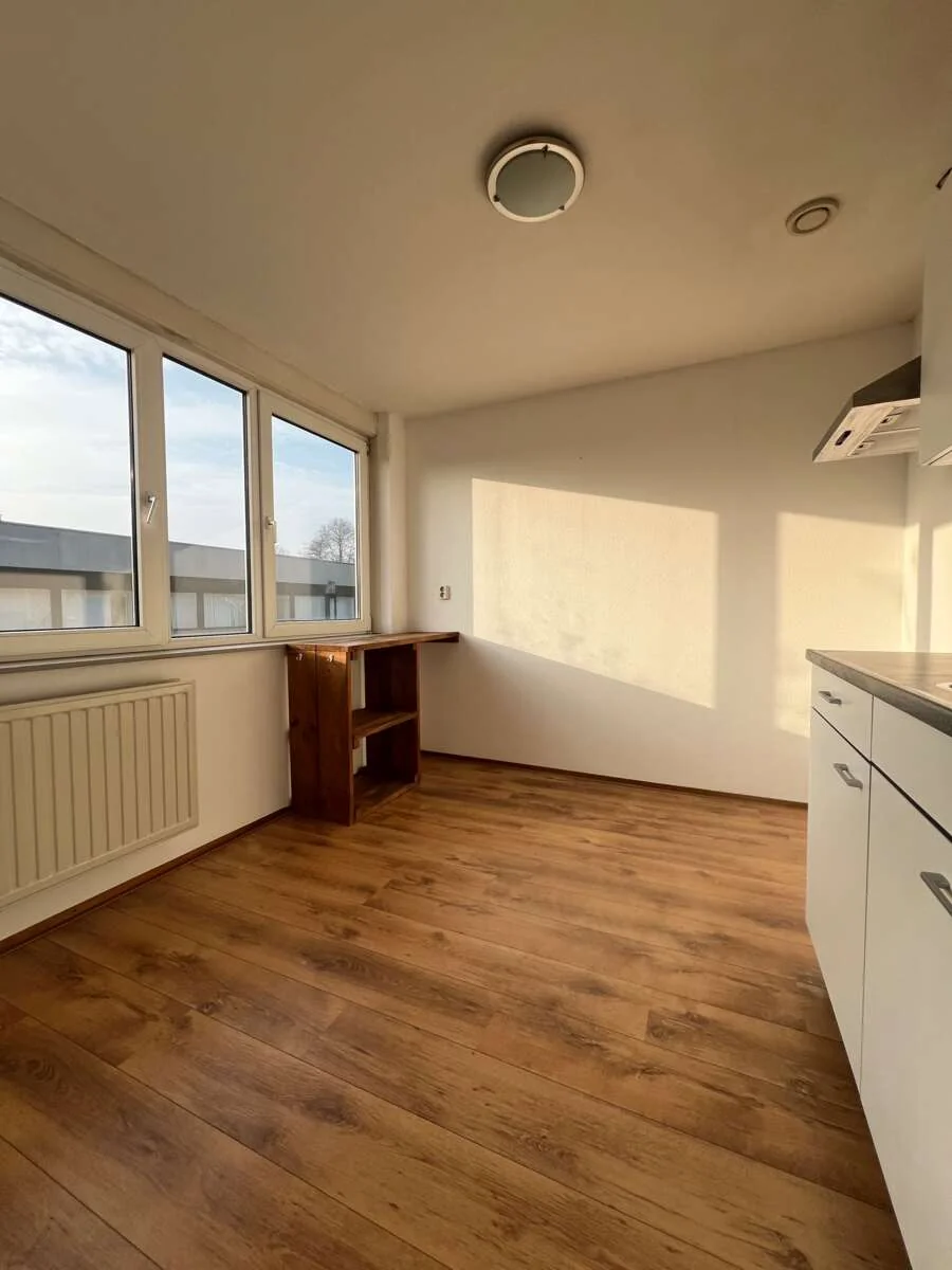 geblurde versie van de foto als achtergrond