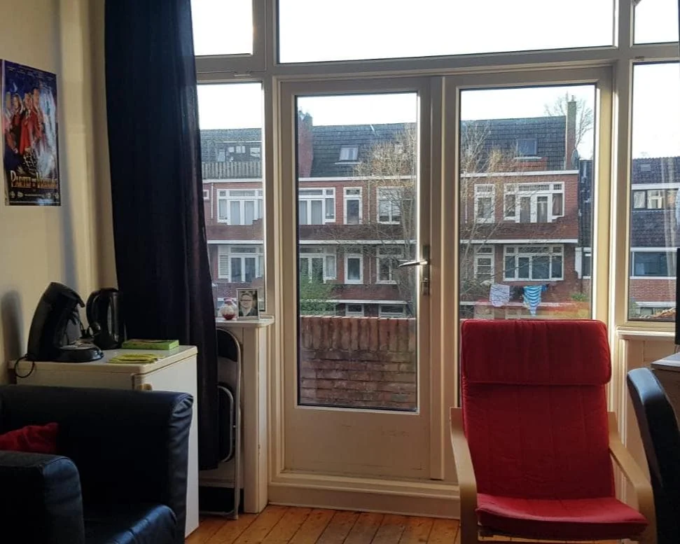 geblurde versie van de foto als achtergrond