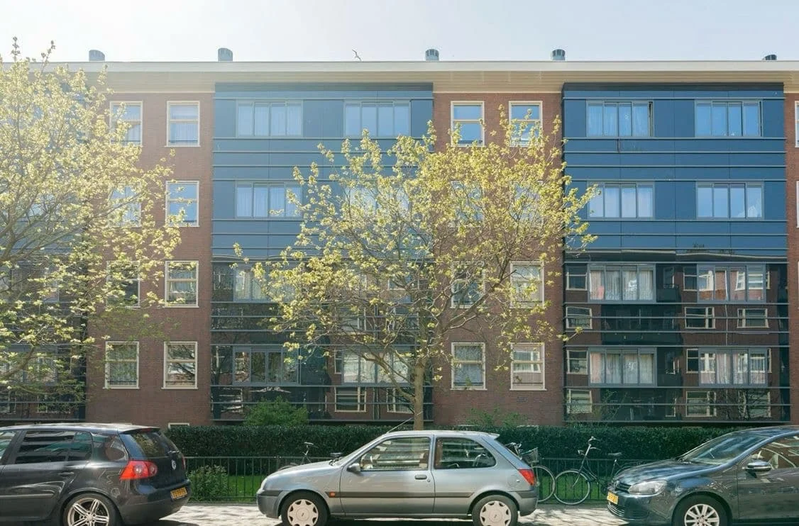 geblurde versie van de foto als achtergrond