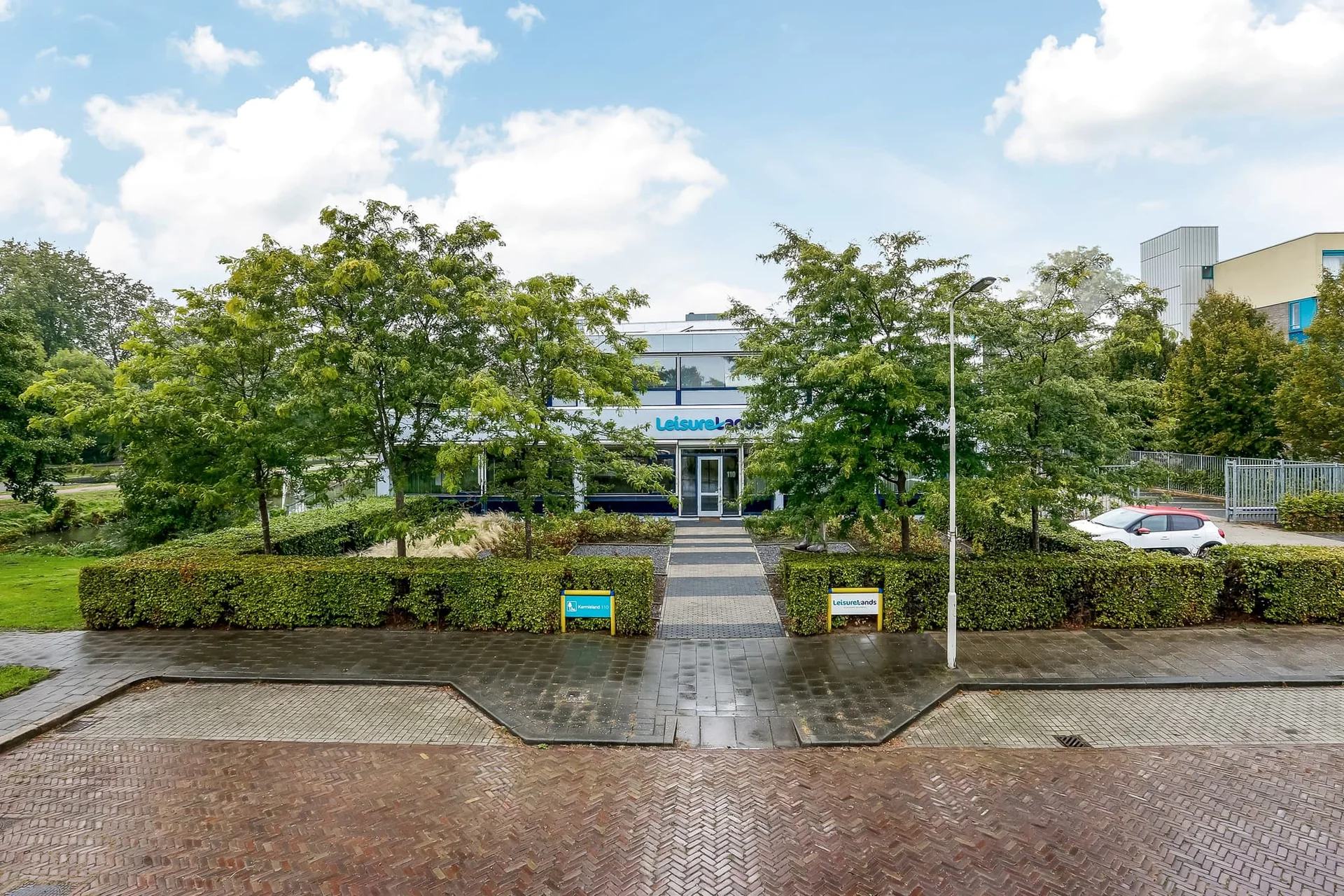 geblurde versie van de foto als achtergrond