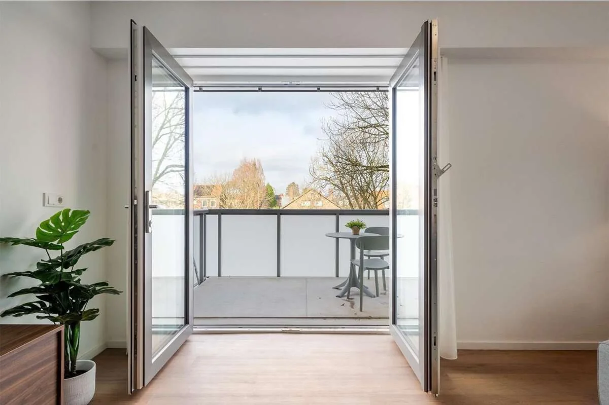 geblurde versie van de foto als achtergrond