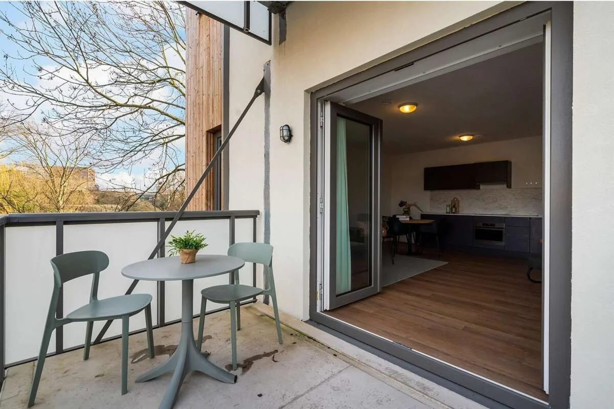 geblurde versie van de foto als achtergrond