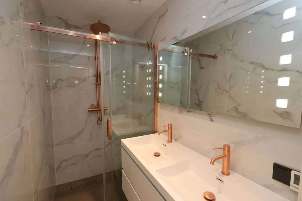 geblurde versie van de foto als achtergrond