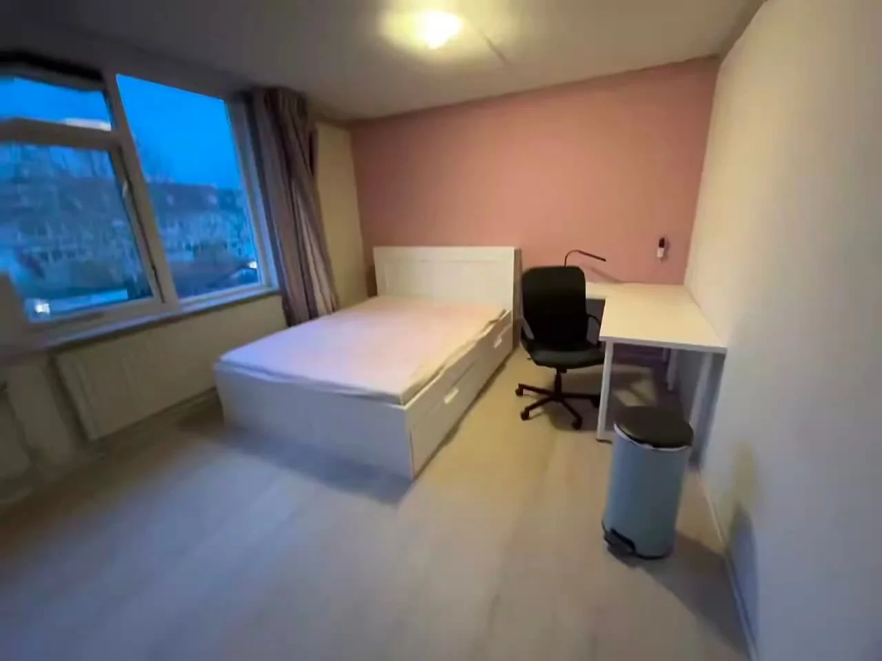 geblurde versie van de foto als achtergrond