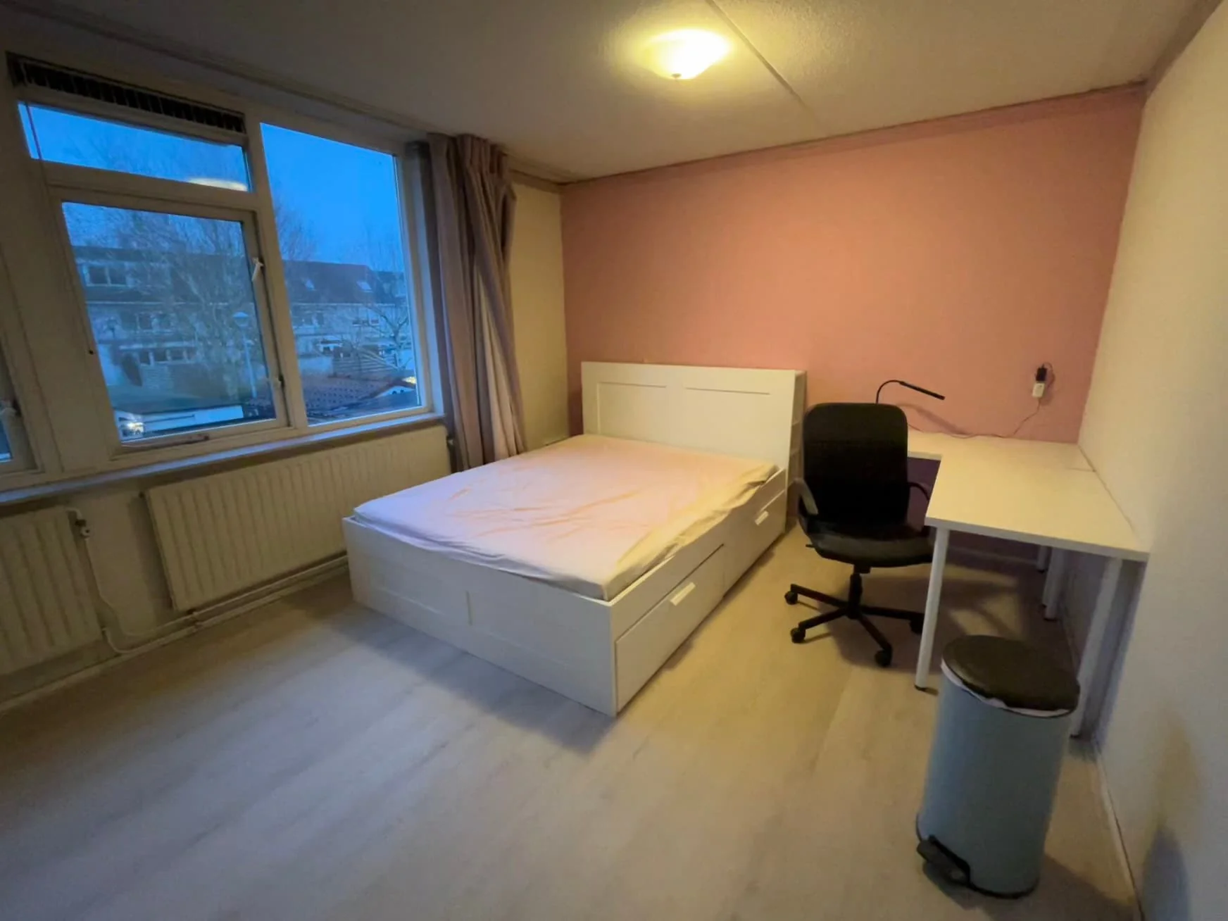 geblurde versie van de foto als achtergrond