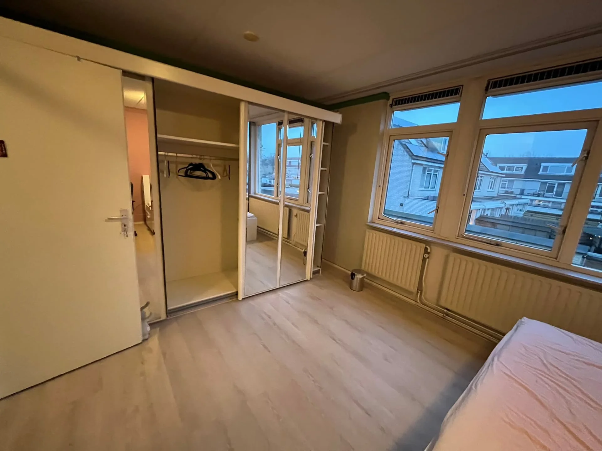 geblurde versie van de foto als achtergrond