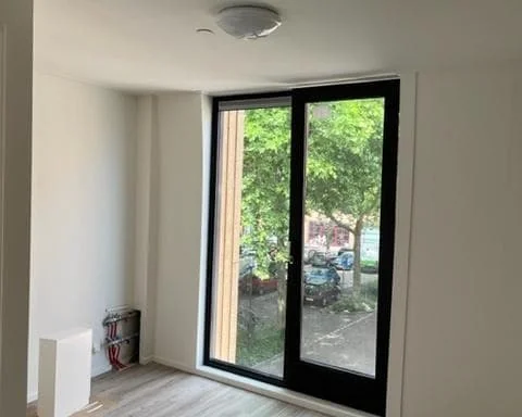 geblurde versie van de foto als achtergrond